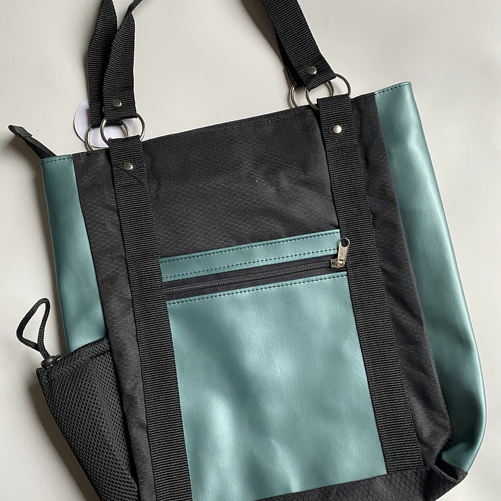 Totebag cuerina metalizada verde ✨ 2