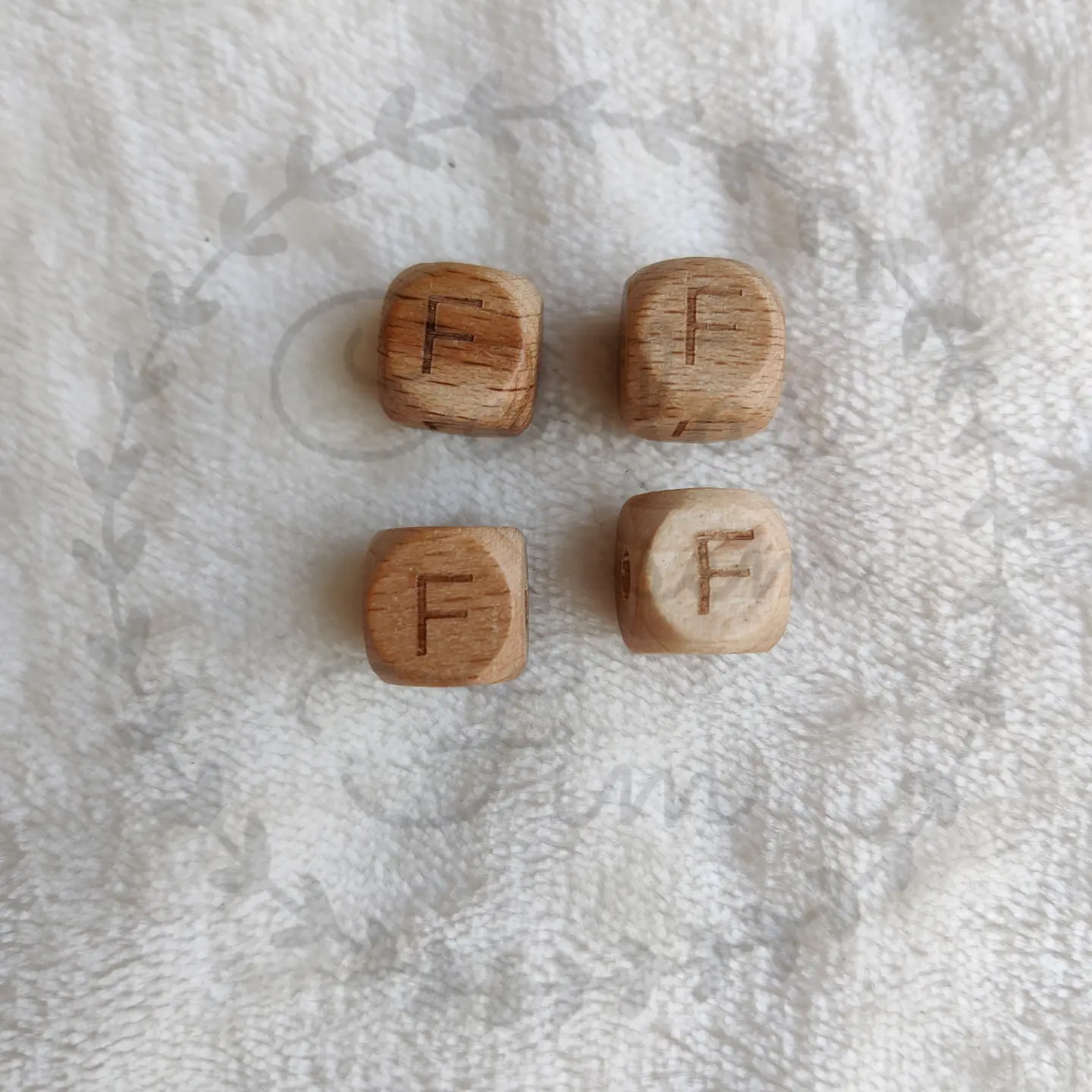 Letras de madeira 12mm  8