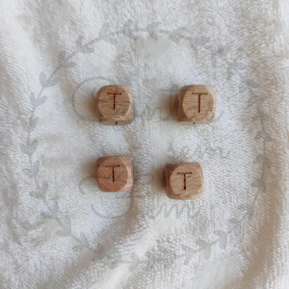 Letras de madeira 12mm  22