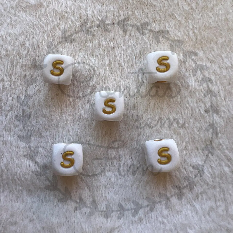 Letras de Silicone Douradas 12mm 20