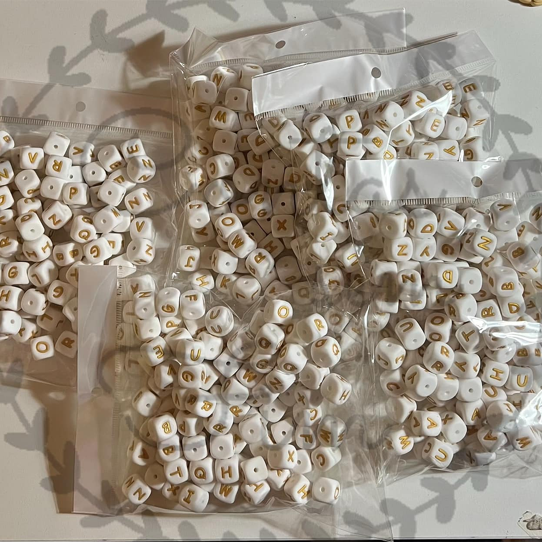 Letras de Silicone Douradas 12mm - 100 Mix  3