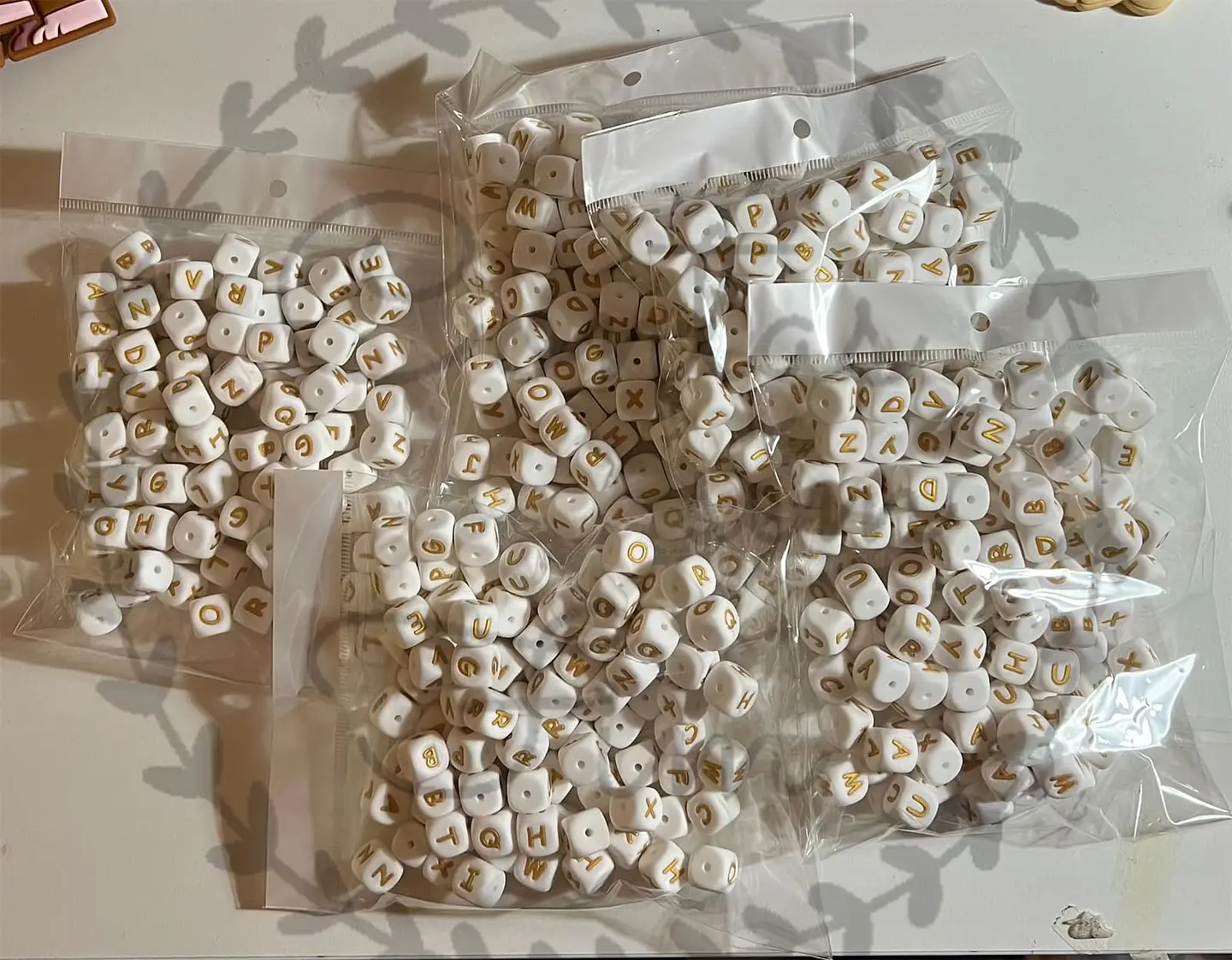 Letras de Silicone Douradas 12mm - 100 Mix  3