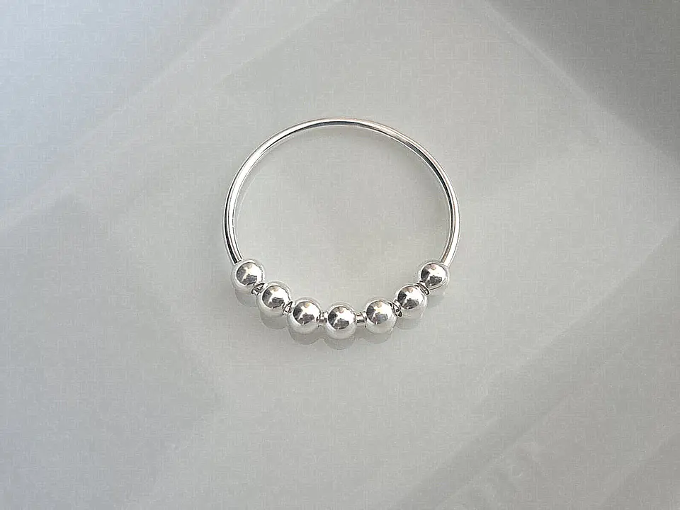 Anillo antiestrés con 7 esferas giratorias en plata 925 1