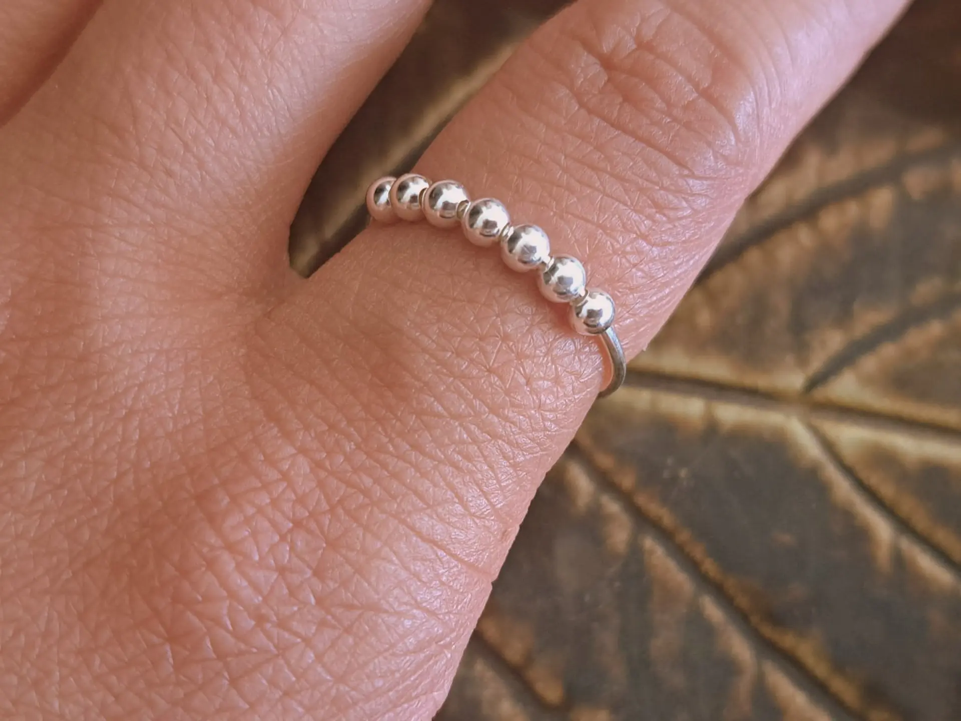Anillo antiestrés con 7 esferas giratorias en plata 925 2