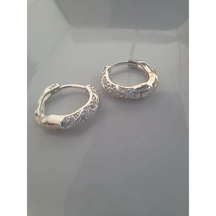 Argollas Huggies Diseño Entorchado con Circones 1