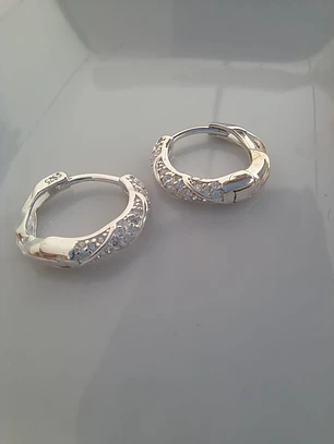 Argollas Huggies Diseño Entorchado con Circones