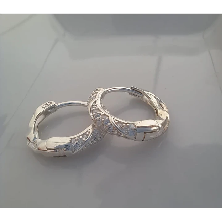 Argollas Huggies Diseño Entorchado con Circones 2