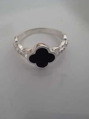 Anillo Trébol de la Suerte en Ónix y Eslabones