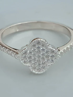 Anillo Trébol de la Suerte con Circones