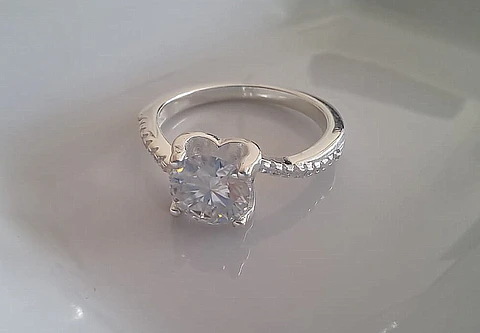 Anillo solitario de moissanita en plata 925 — Talla 12