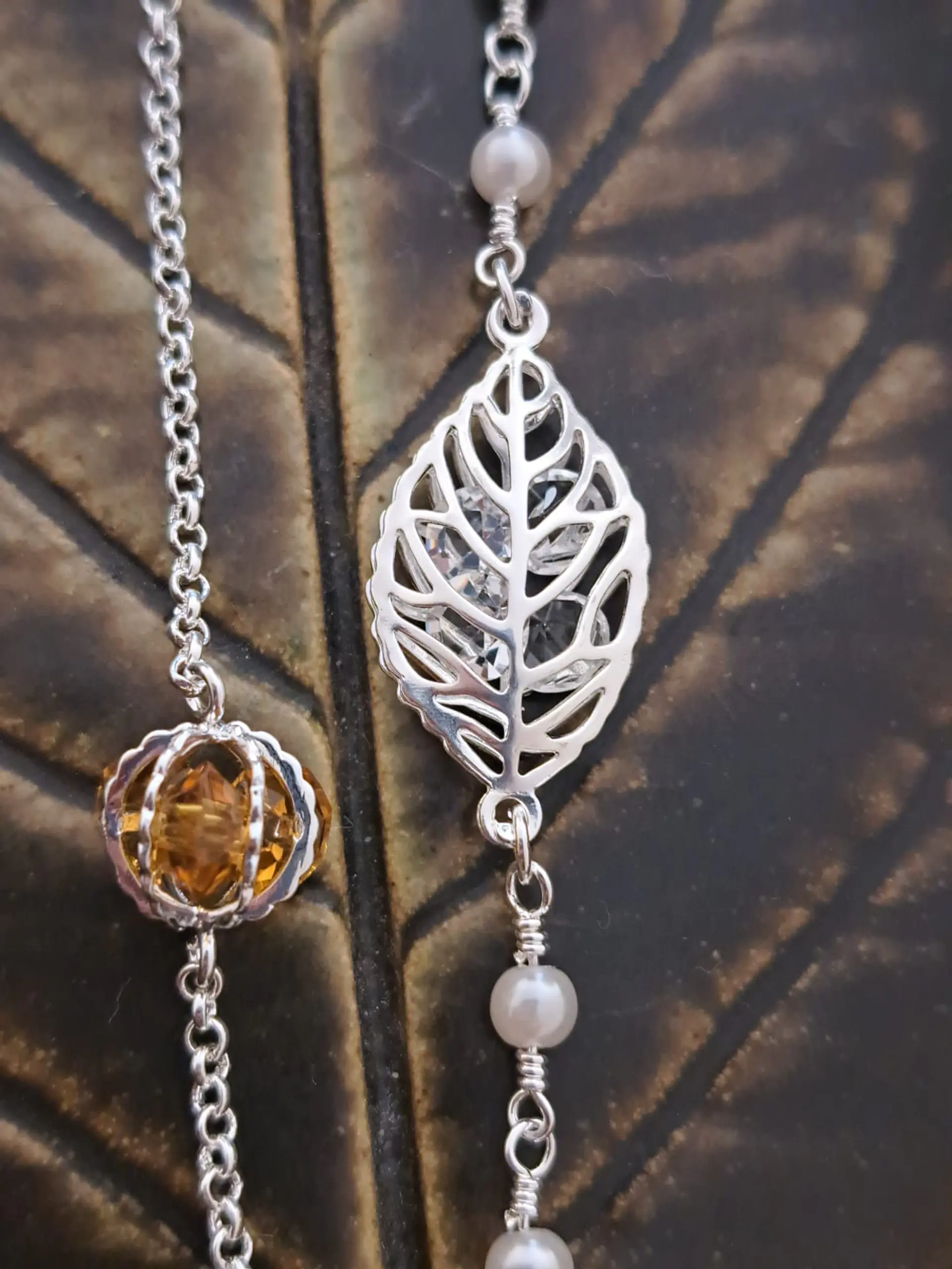 Pulseras de Plata Laminada con Diseños Artesanales: Hoja con Perlas o Esfera 2