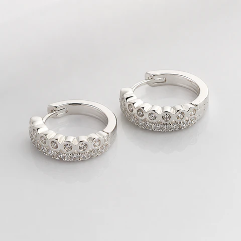 Argollas huggies brillo esencial en plata 925
