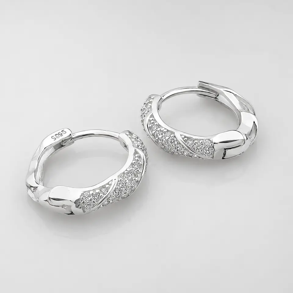 Argollas huggies entorchadas con circones en plata 925 1
