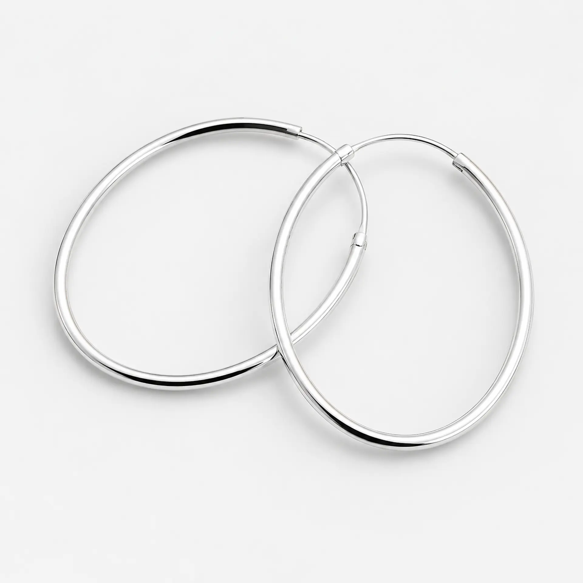 Argollas ovaladas estilizadas en plata 925 1