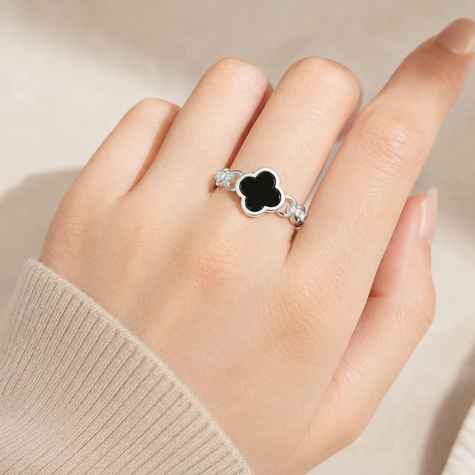 Anillo trébol de la suerte con ónix en plata 925 — Talla 12 2
