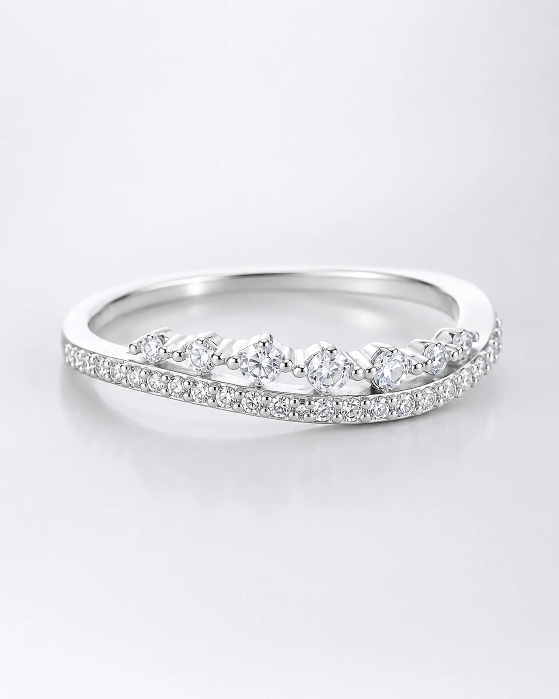 Anillo ondulado con circones en plata 925 — Talla 18 1