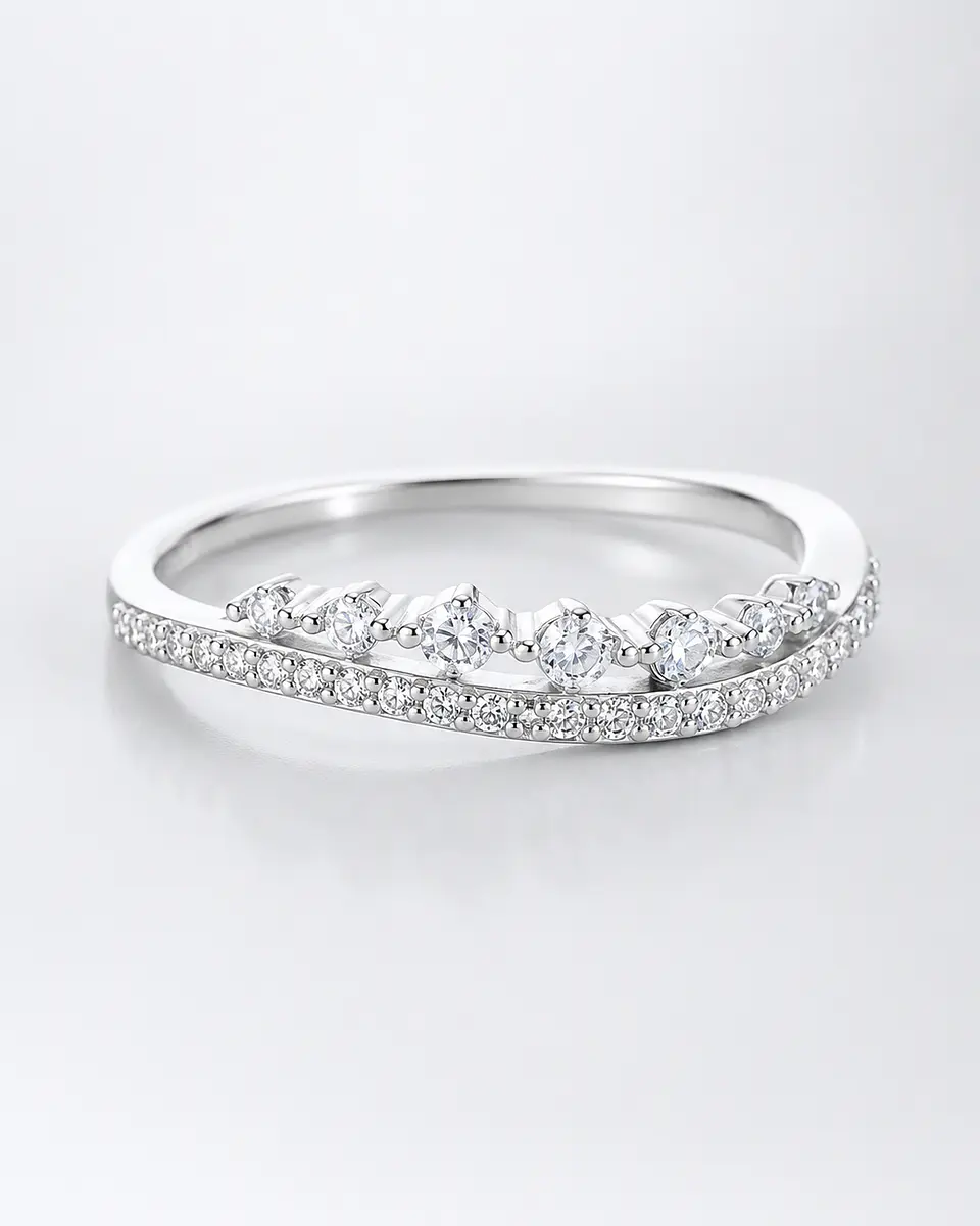 Anillo ondulado con circones en plata 925 — Talla 18 1