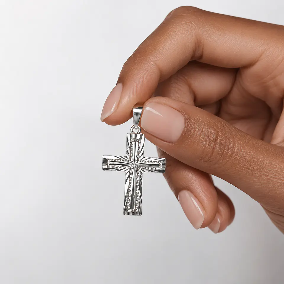 Colgante cruz facetada en plata 925 2