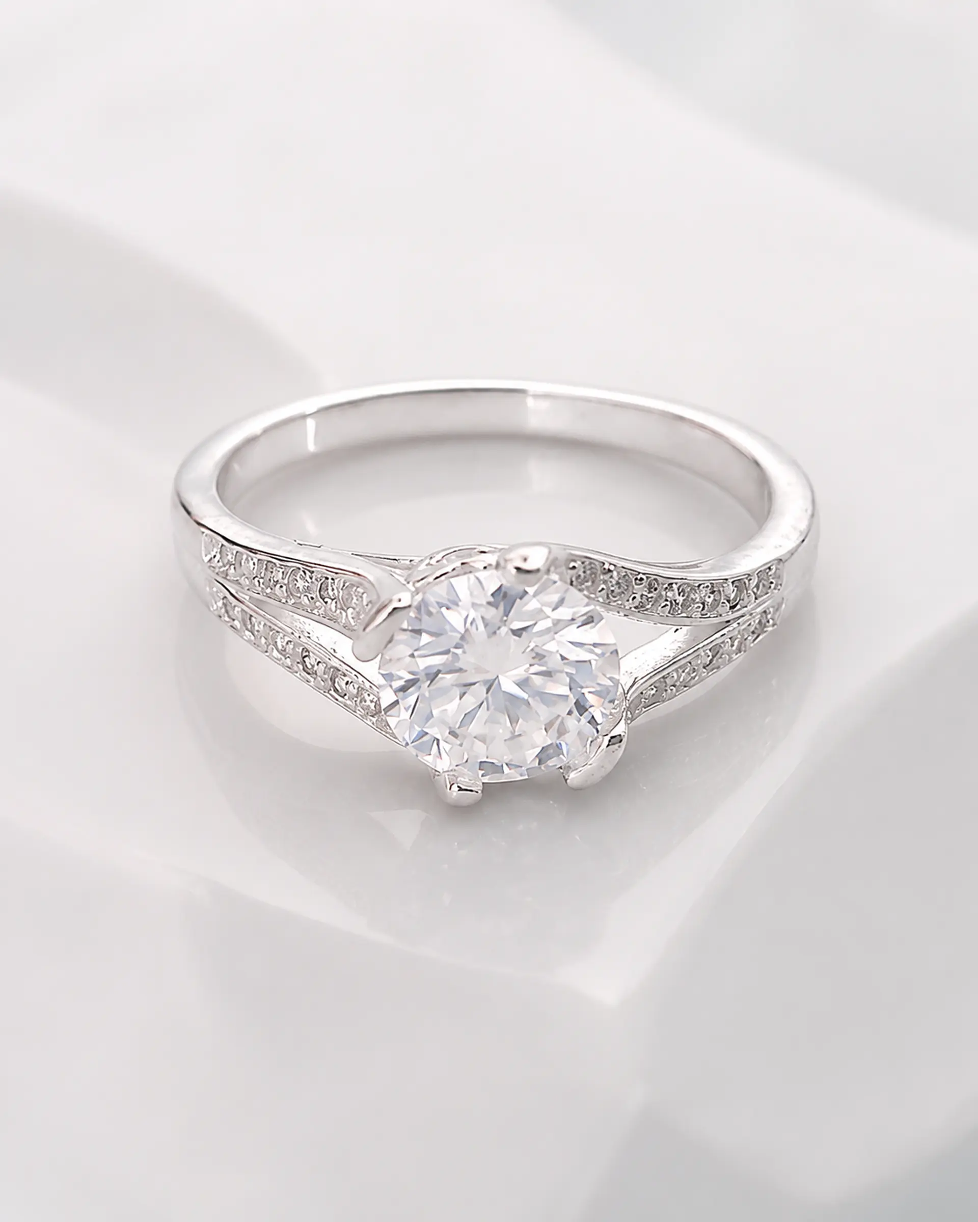 Anillo solitario de moissanita en plata 925 — Talla 18 1