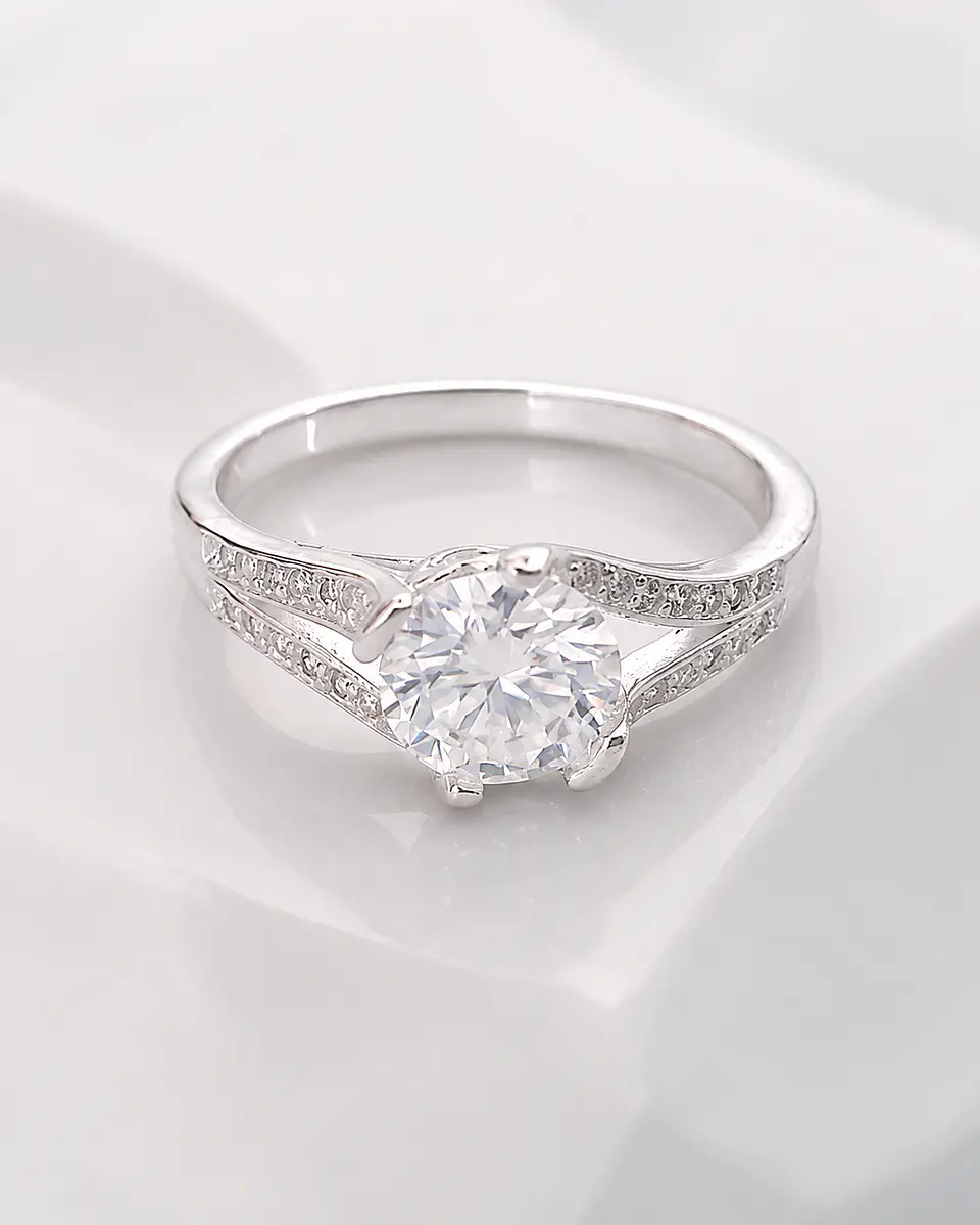 Anillo solitario de moissanita en plata 925 — Talla 18 1
