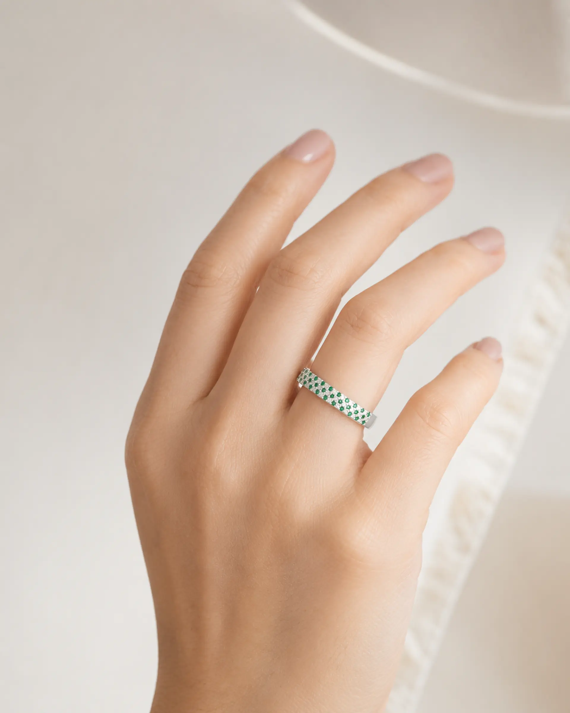 Anillo cintillo esmeralda y circones en plata 925-talla 16 2