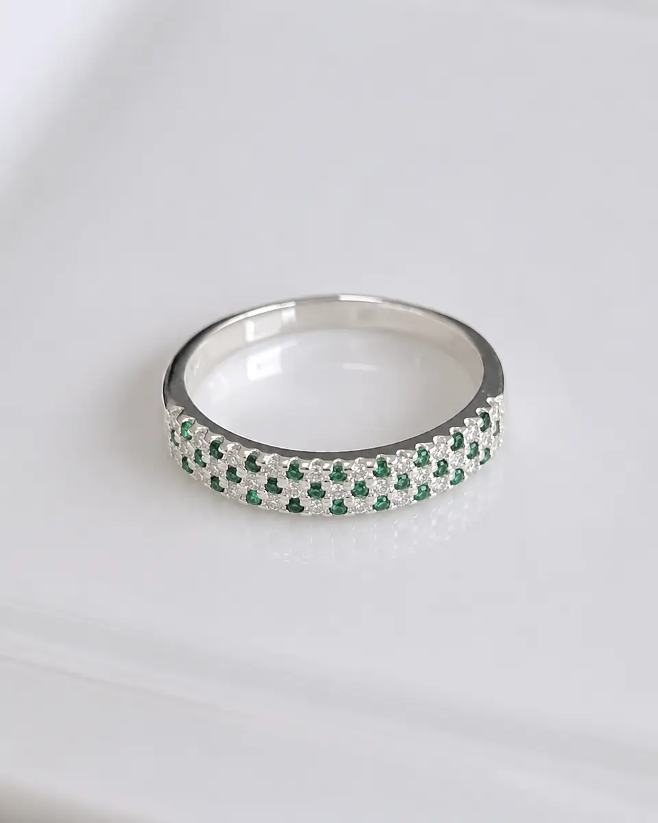 Anillo cintillo esmeralda y circones en plata 925-talla 16 1