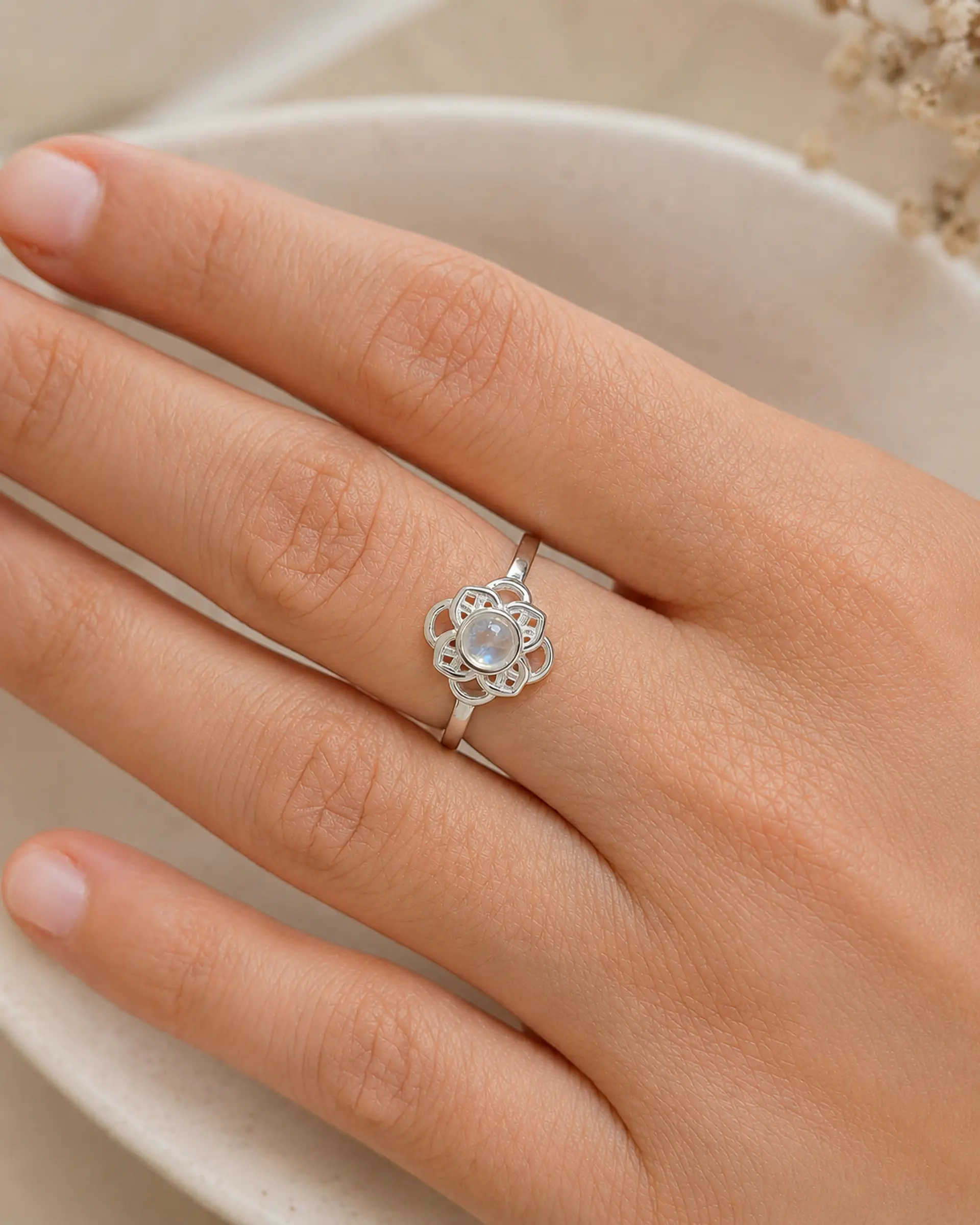 Anillo flor con piedra luna en plata 925 1