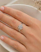 Anillo flor con piedra luna en plata 925 - Miniatura 1