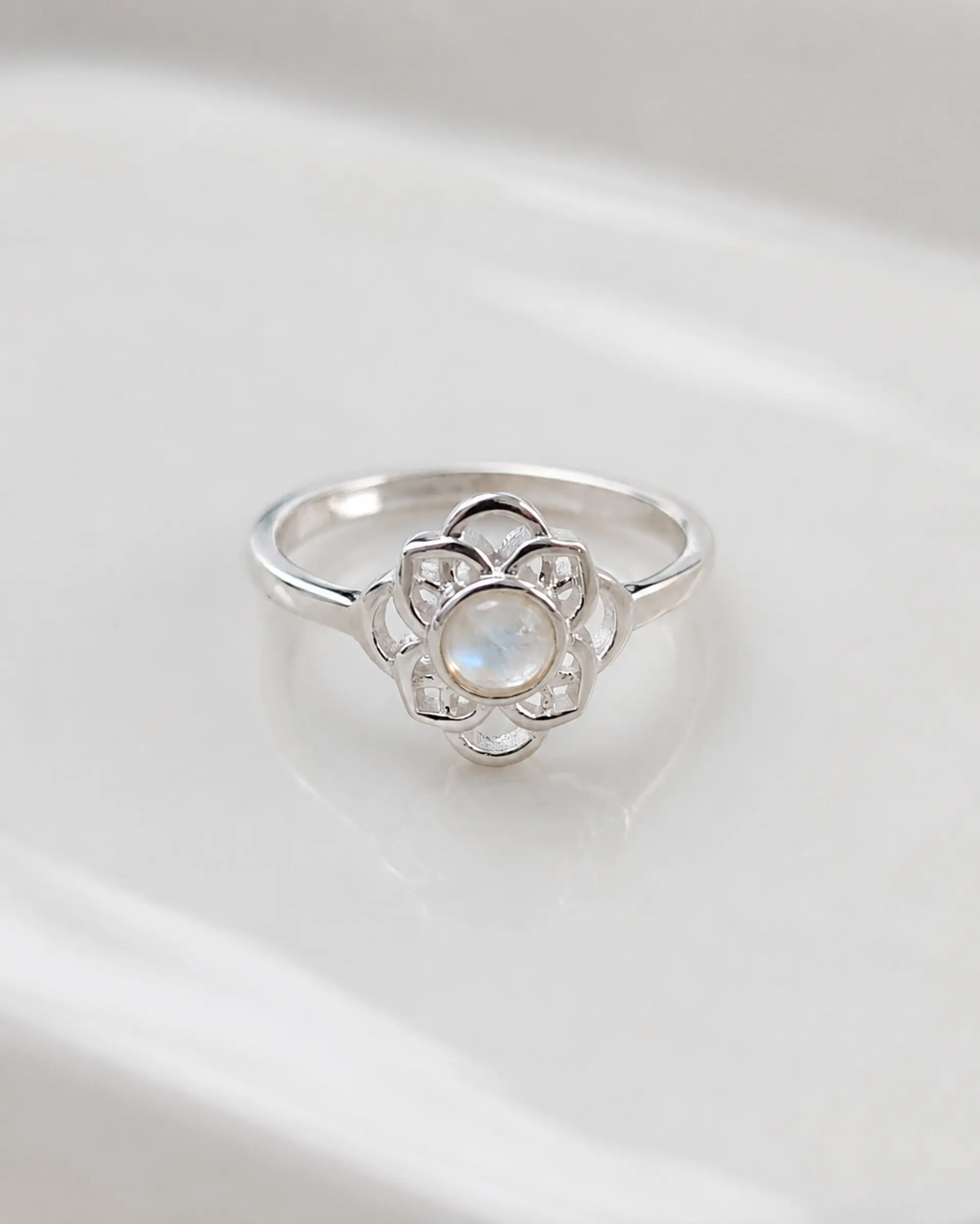 Anillo flor con piedra luna en plata 925 2