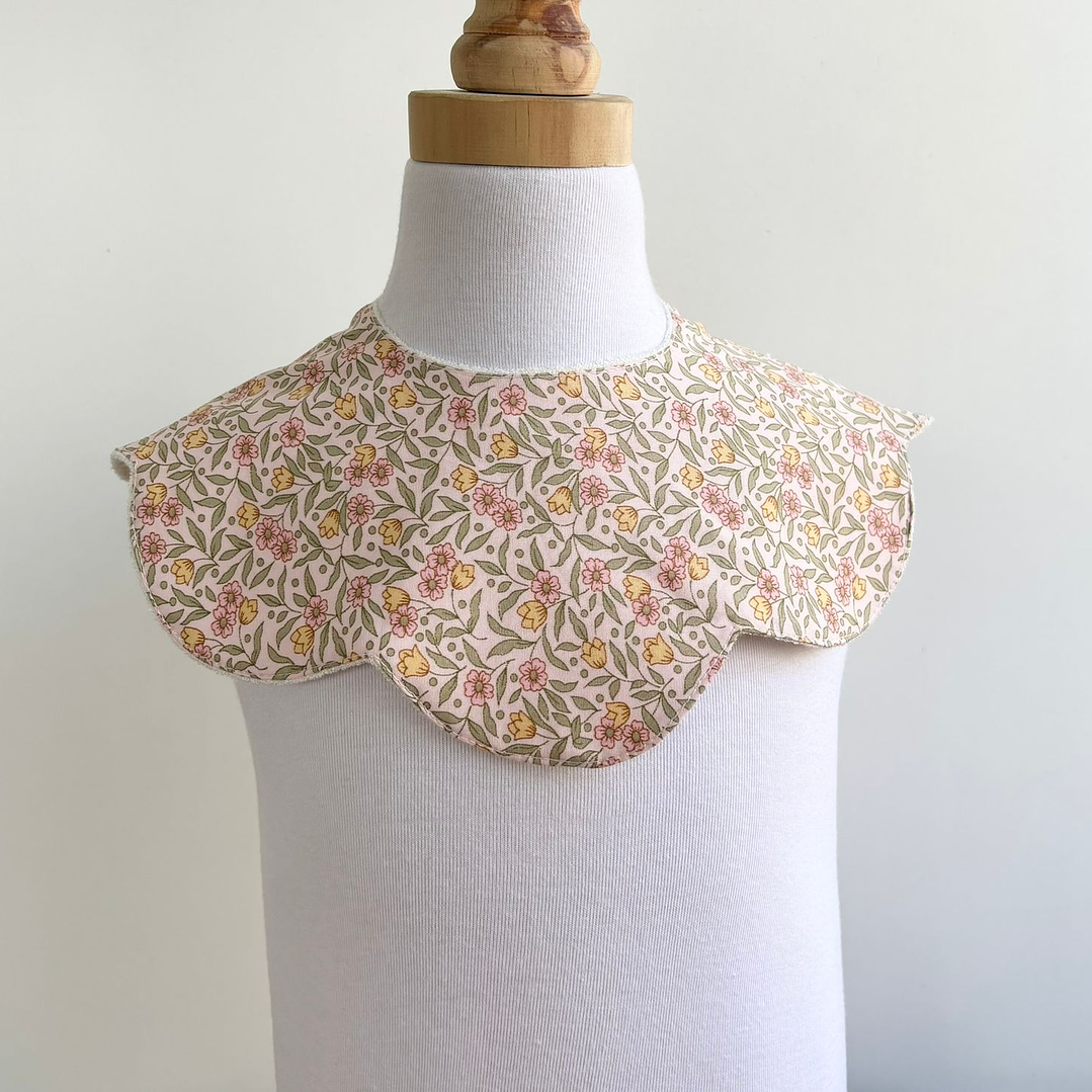 Babero Flor Rosa Viejo  3