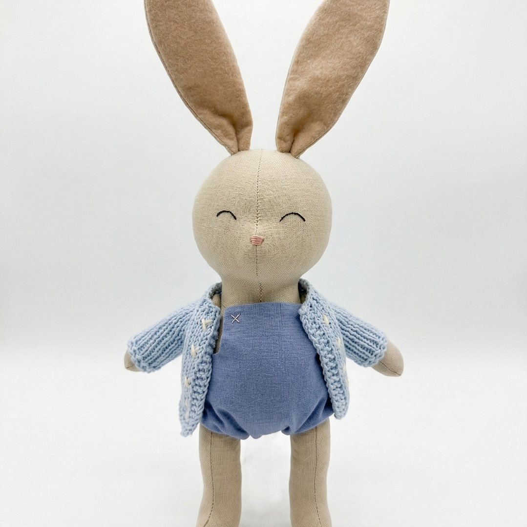 Conejo Grande Chaleco Celeste  - Hecho a mano con amor 2