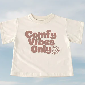 Polera Oversize “Comfy Vibes Only” Crudo — BITA