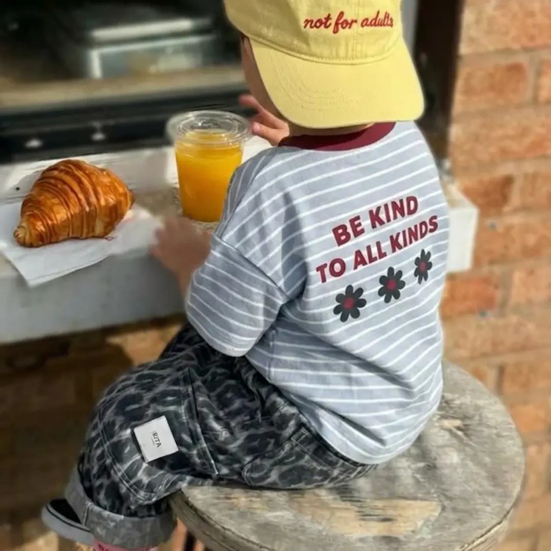 Polera Oversize “Be Kind to All Kinds” Celeste — BITA 3