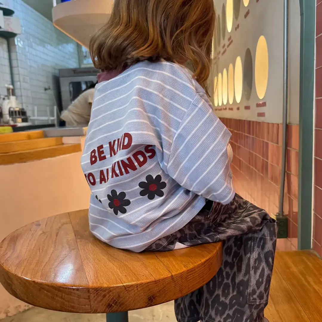 Polera Oversize “Be Kind to All Kinds” Celeste — BITA 4