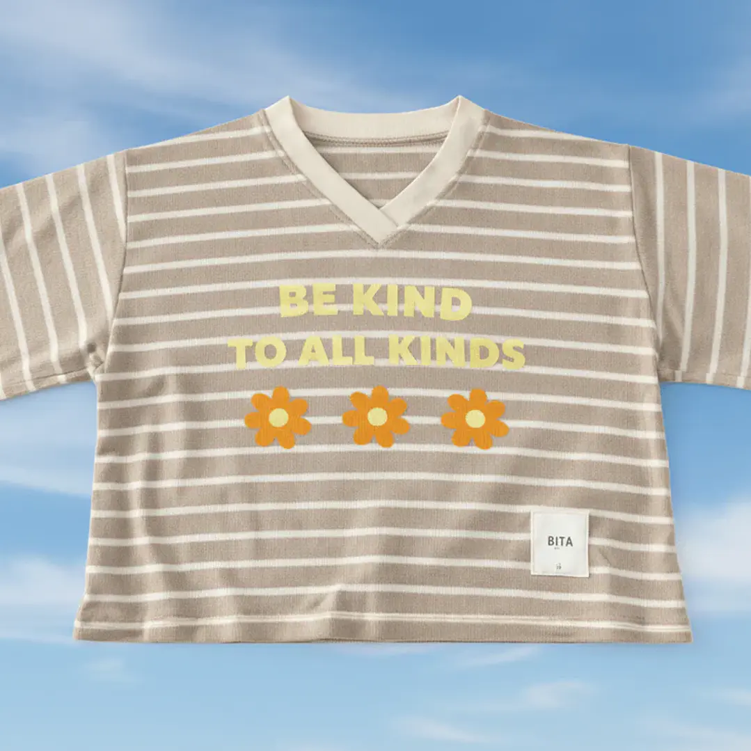 Polera Oversize “Be Kind to All Kinds” Beige — BITA 1