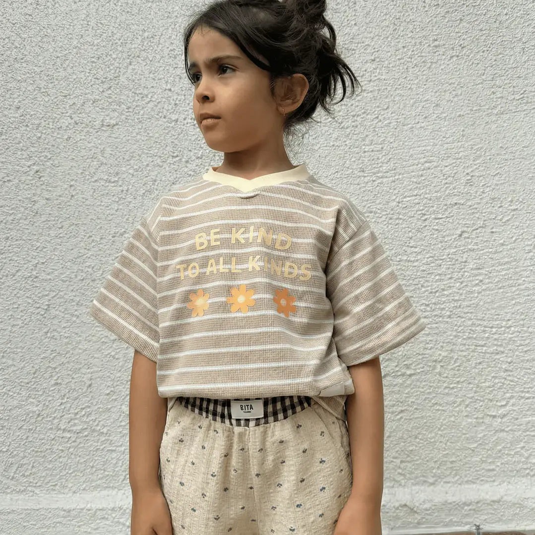 Polera Oversize “Be Kind to All Kinds” Beige — BITA 4