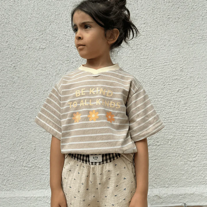 Polera Oversize “Be Kind to All Kinds” Beige — BITA 4