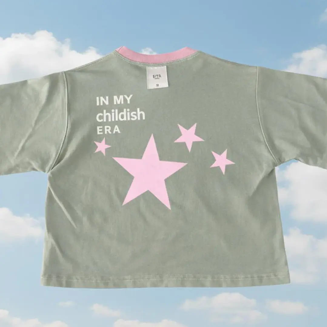 Polera Oversize “In My Childish Era” Verde — BITA 2