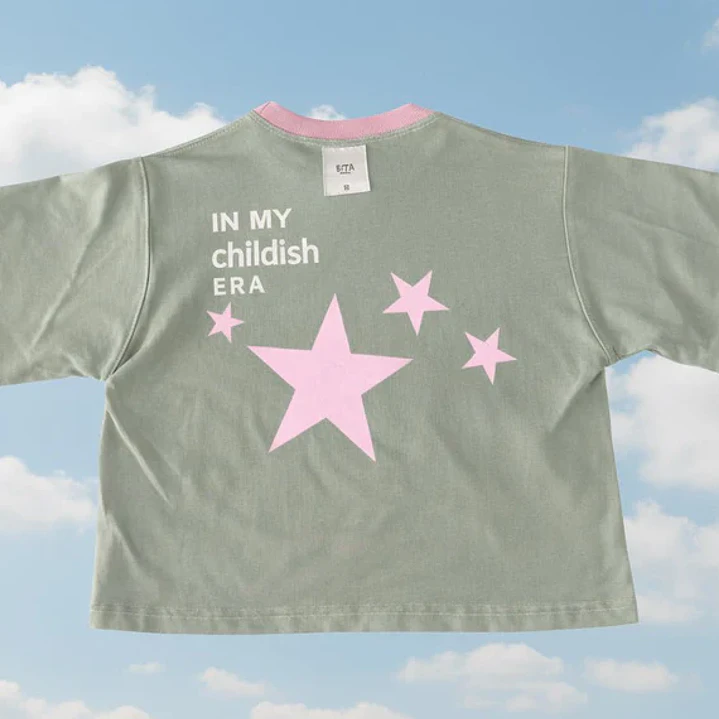 Polera Oversize “In My Childish Era” Verde — BITA 2