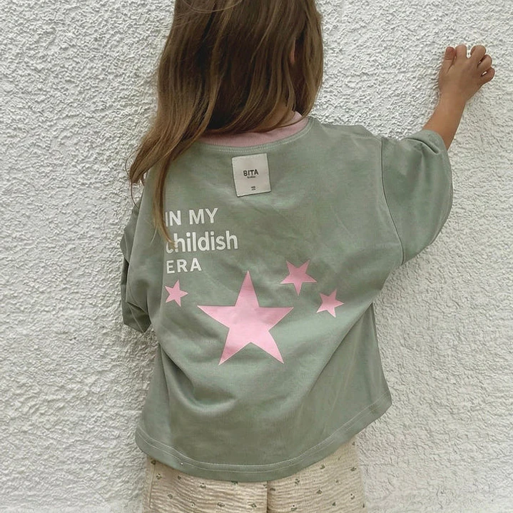 Polera Oversize “In My Childish Era” Verde — BITA 4
