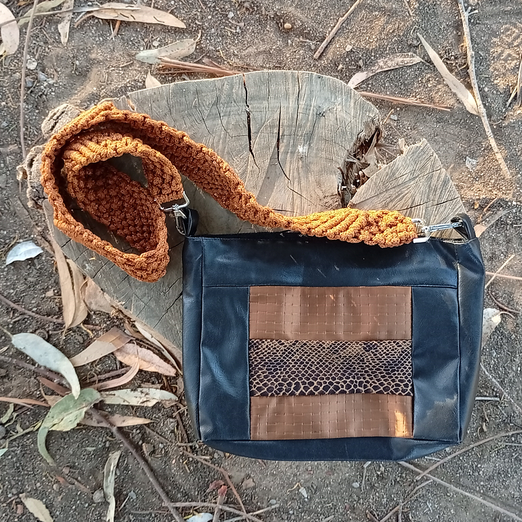 Cartera Mini Strap Eco Cuero 1