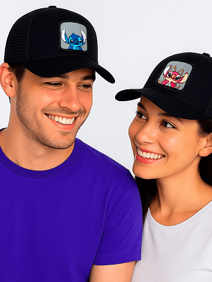 Gorras negras en malla Stitch azul y Angela rosada para parejas