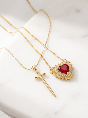 Collares para parejas corazon y espada