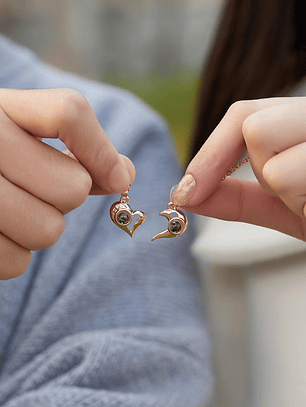 Collares para parejas corazón con poyector de 100 idiomas / AURA 