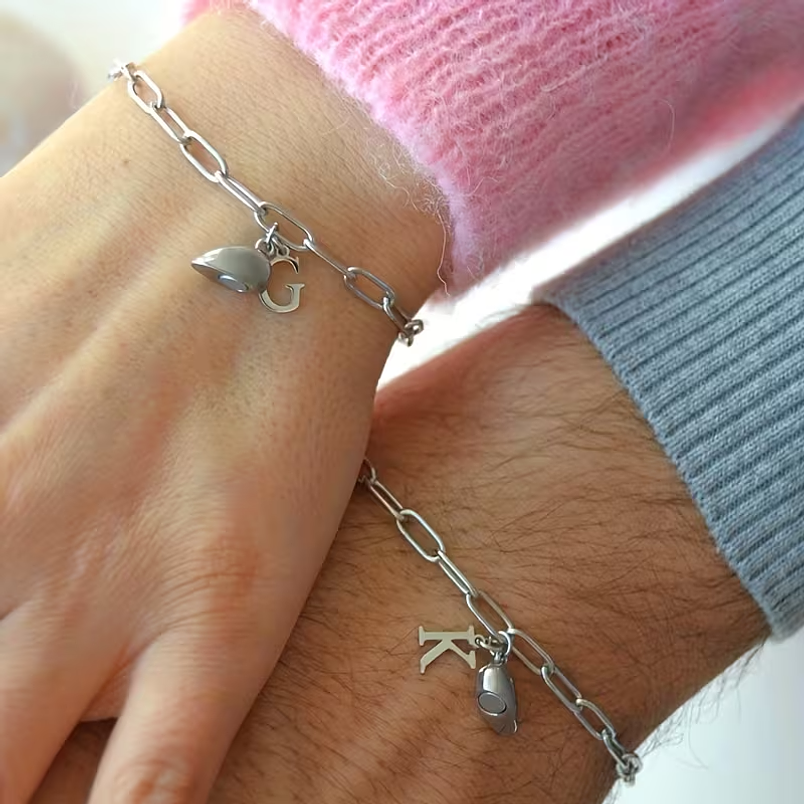 Pulseras Personalizadas con Inicial en Acero Inoxidable con Colgante de Corazón / AURA 5