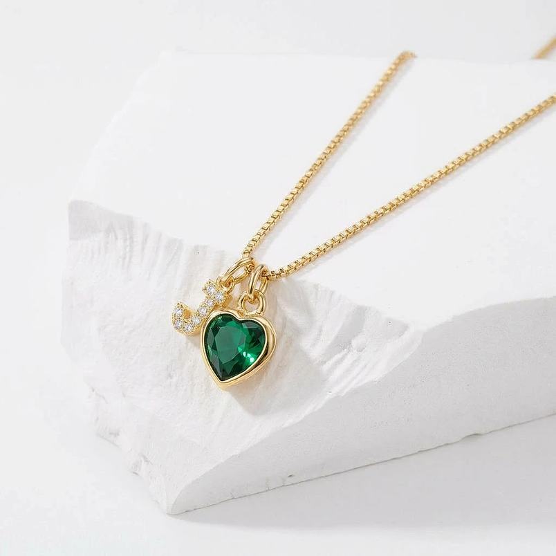 Collar inicial en circón más corazón personalizable en acero inoxidable. 1