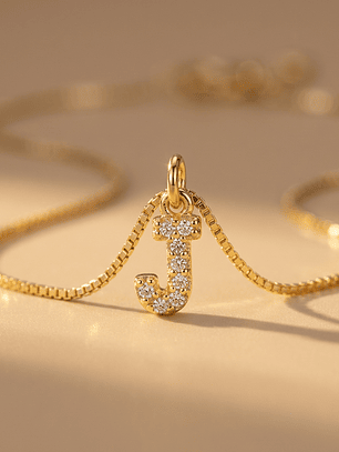 Collar de acero inoxidable para parejas con dije de letra en circon 