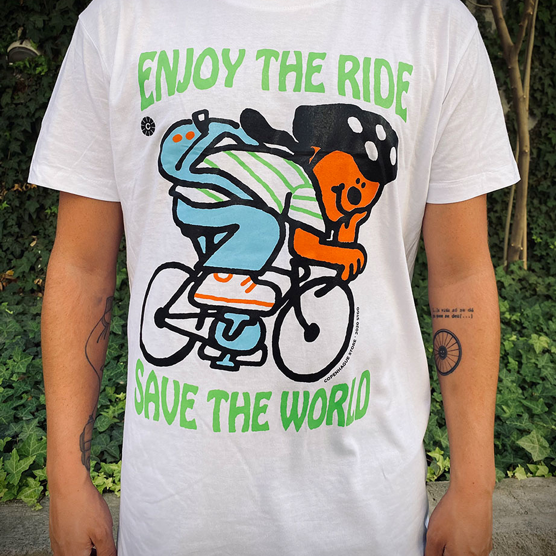 Polera urbana Enjoy the ride por Álvaro Ardiles - Blanca 2