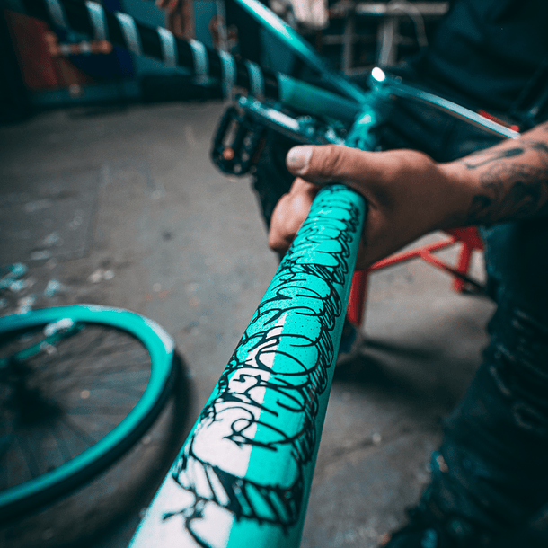 Bicicleta urbana acero pintada por KidMaikel 2
