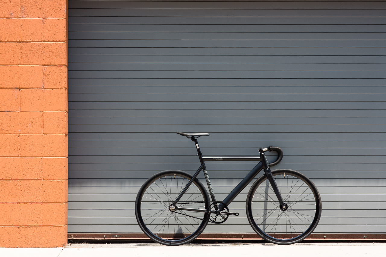Bicicleta fixie 6061 Black Label Matte Black - 1 velocidad 8